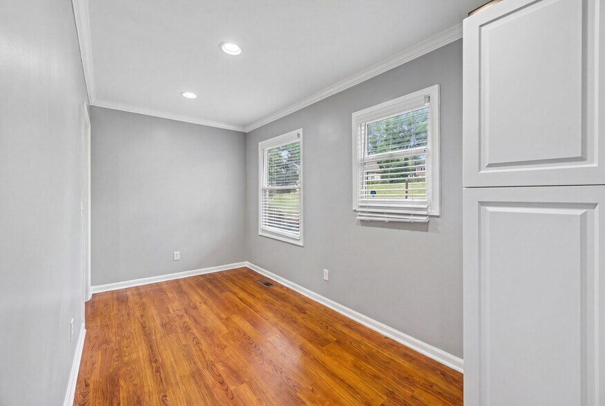 More Photos Of 275 E Henry St, Spartanburg Office Residential For Sale