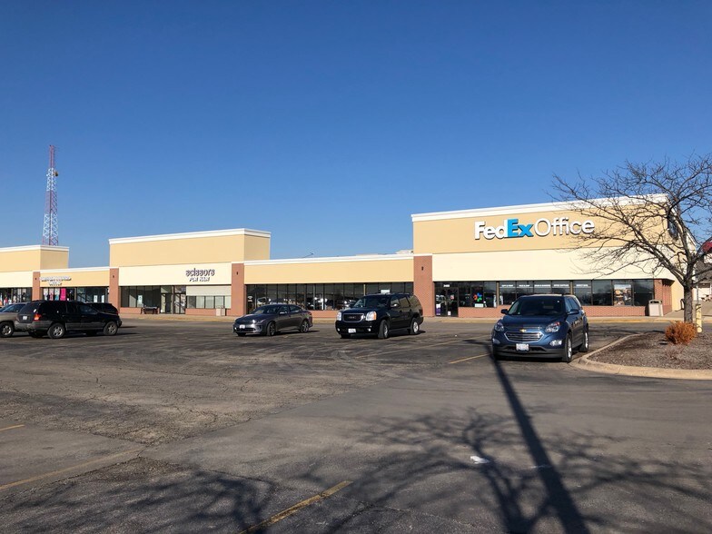 More Photos Of 3425-3523 N University St, Peoria Unknown For Lease