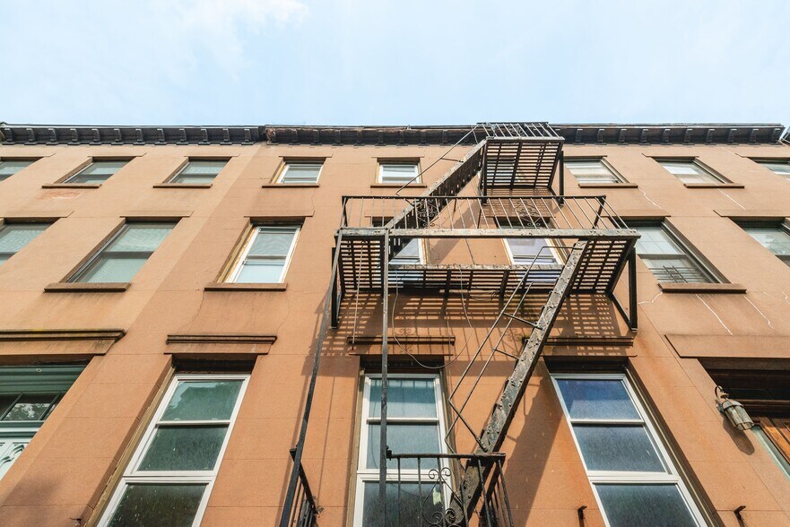 More Photos Of 122 Hoyt St, Brooklyn Multifamily For Sale