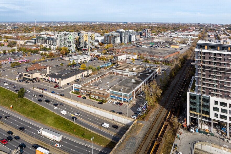 More Photos Of 7301 Boul Décarie, Montréal Warehouse For Lease