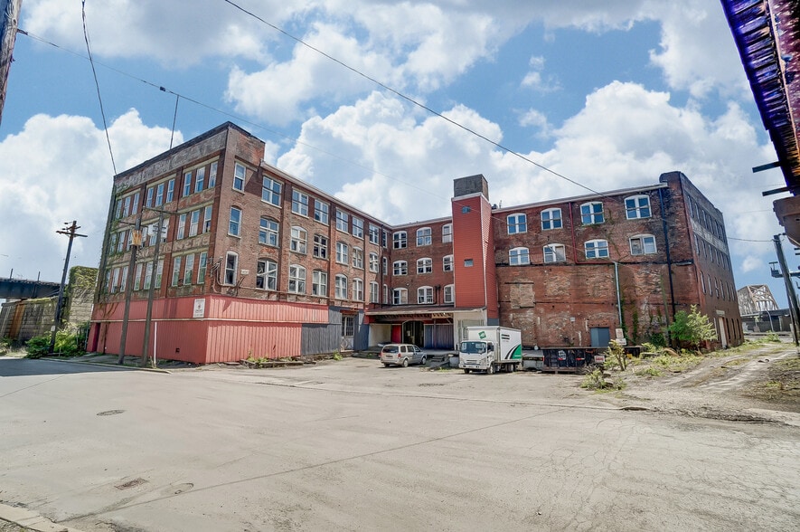 More Photos Of 1275 Budd St, Cincinnati Warehouse For Lease