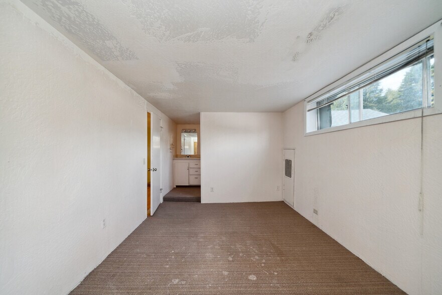 More Photos Of 35800 7th (Hwy101) St, Nehalem Storefront Retail Residential For Sale