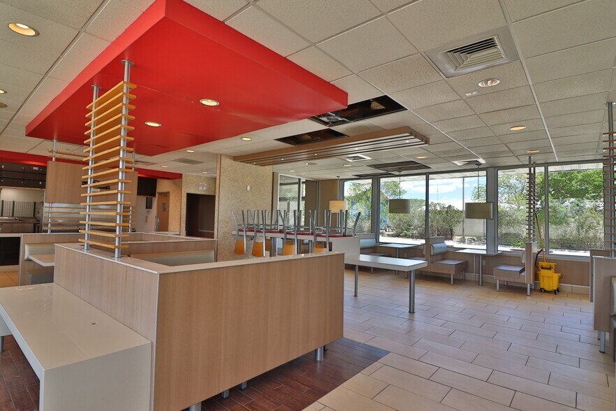 More Photos Of 1902 Mountain View Dr, Cody Fast Food For Sale