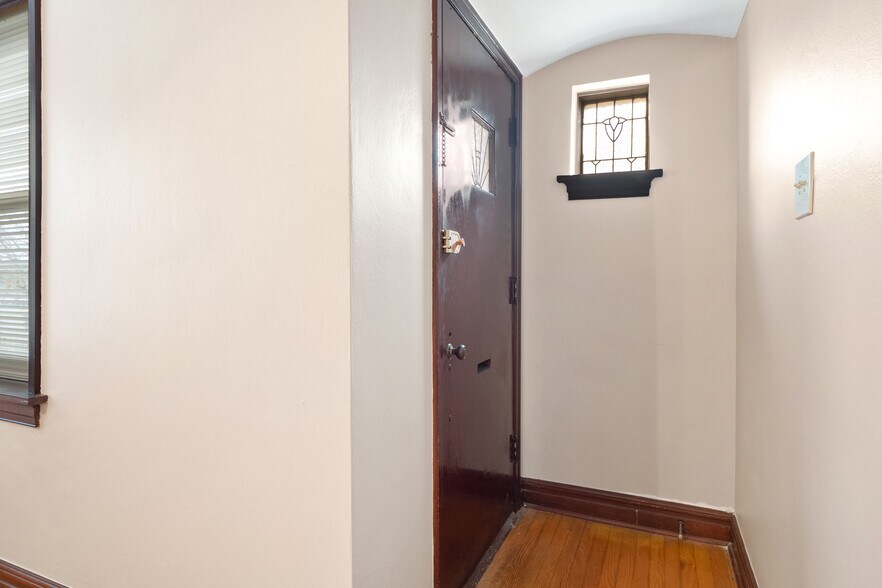 More Photos Of 4950 Winona Ave, Saint Louis Apartments For Sale