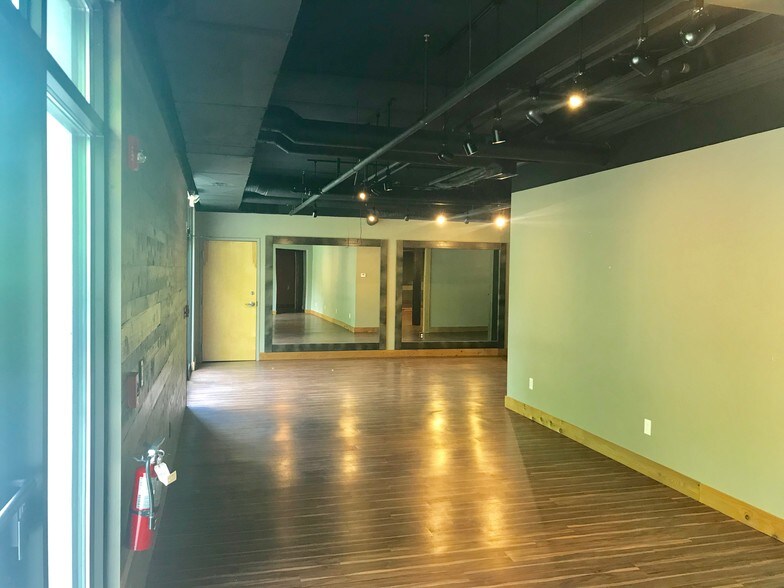 More Photos Of 871 S Arbor Vitae, Edwardsville General Retail For Lease