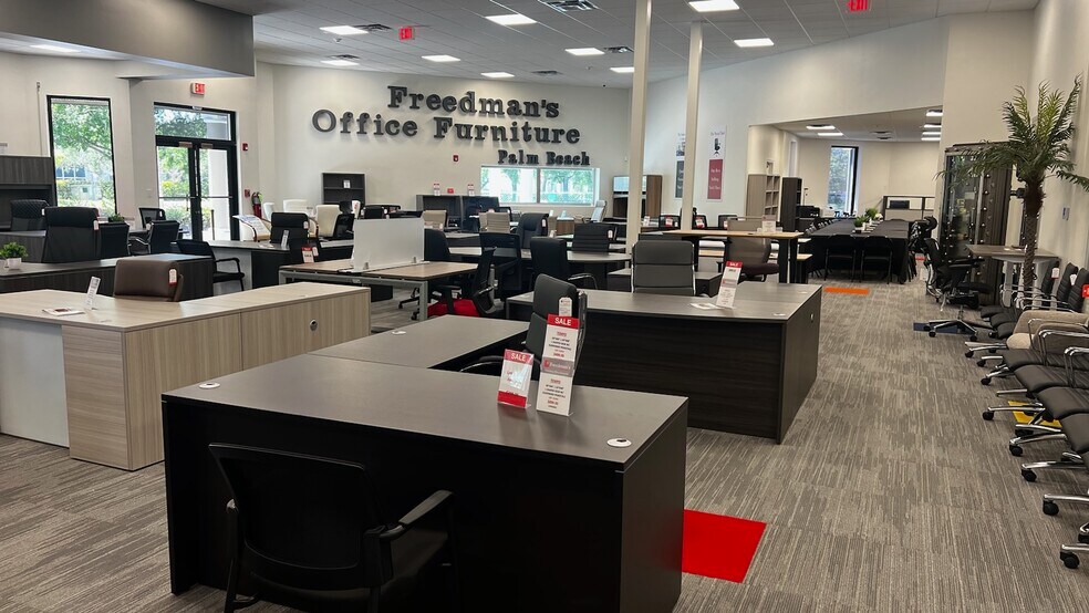 More Photos Of 2055 Palm Beach Lakes Blvd, West Palm Beach Storefront For Lease