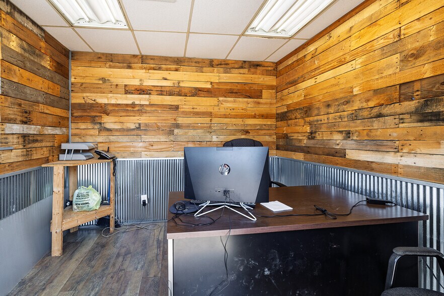 More Photos Of 1518 S Dixon Rd, Kokomo Storefront For Sale