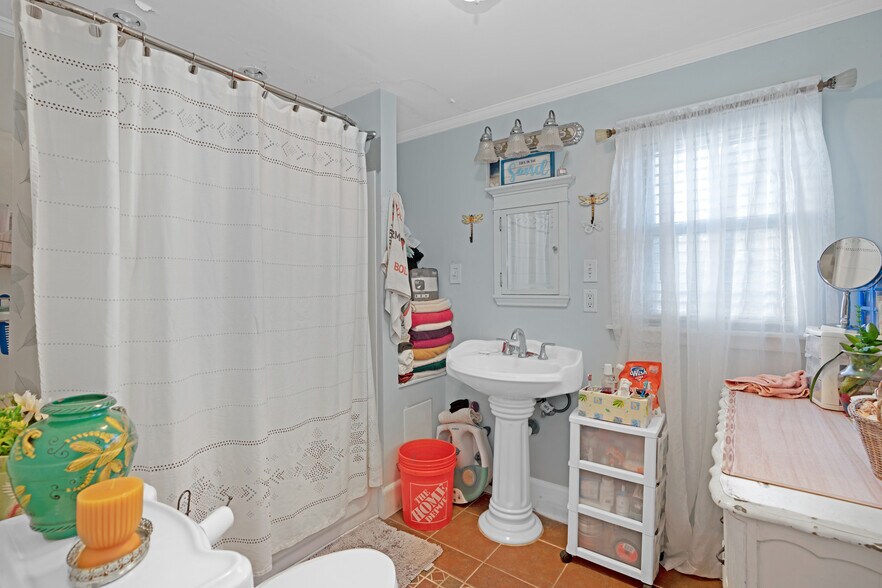 More Photos Of 307 Oak Tree Ave, South Plainfield Storefront Retail Office For Sale