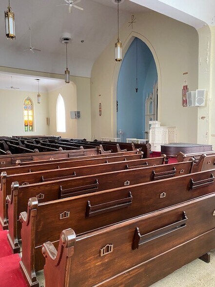 More Photos Of 1000 W Illinois St, Evansville Religious Facility For Lease