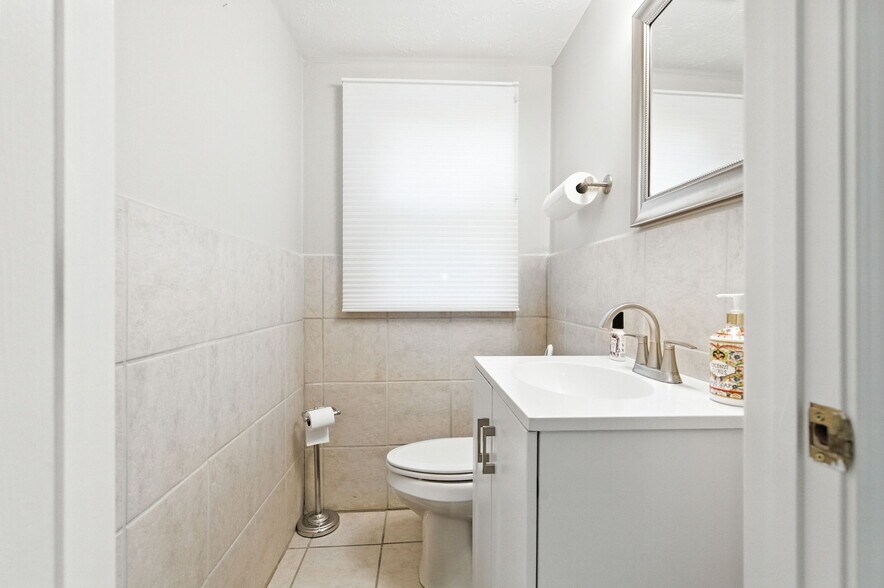 More Photos Of 409 Marquette Dr, Louisville Office For Sale