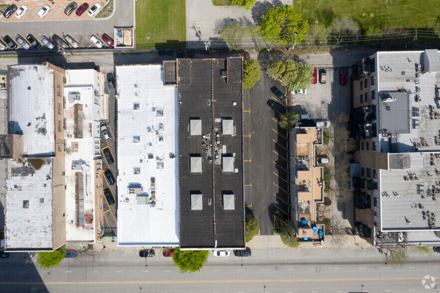 More Photos Of 1507-1509 S Michigan Ave, Chicago General Retail For Sale