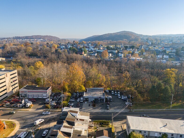 More Photos Of 1001-1015 S 5th St, Allentown Auto Repair For Sale