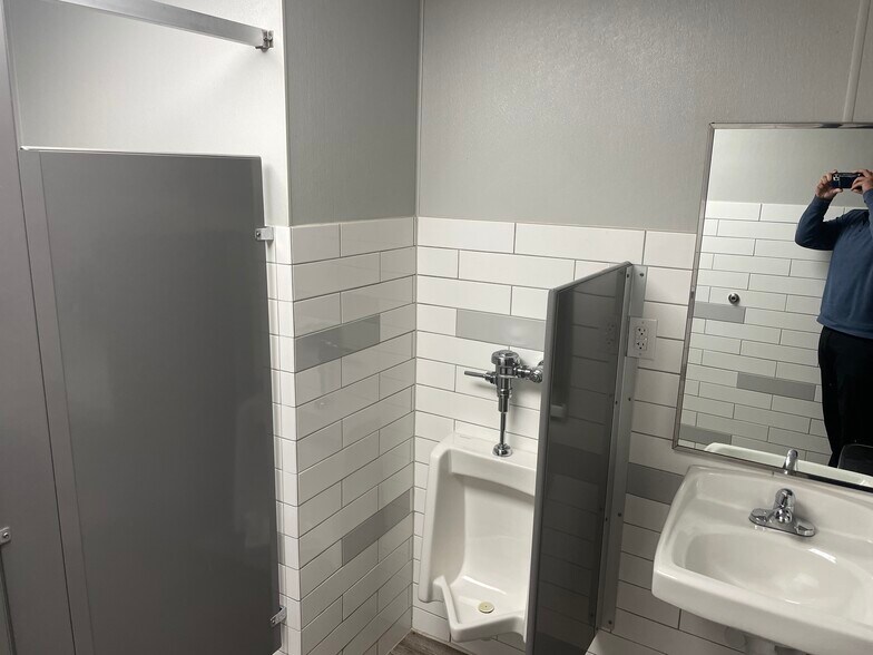 More Photos Of 1501 E Euclid Ave, Des Moines Fast Food For Sale