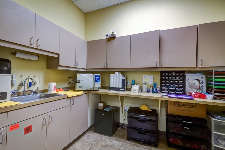 More Photos Of 909 S Tyler St, Dallas Medical For Sale