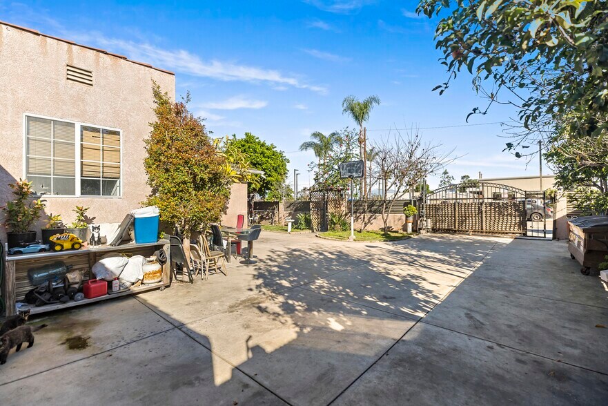 More Photos Of 2843 Meeker Ave, El Monte Freestanding For Sale