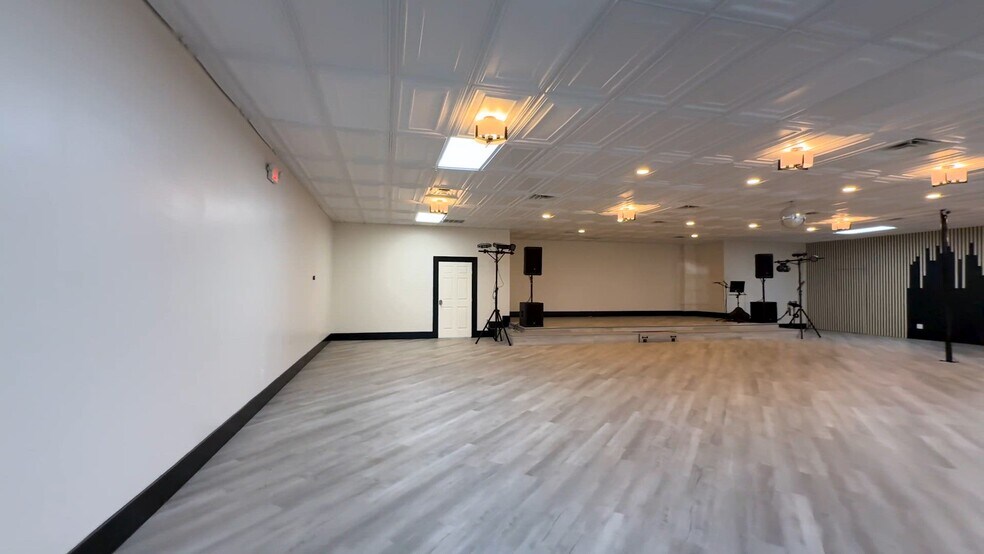 Primary Photo Of 8777 S Gessner Dr, Houston Freestanding For Lease
