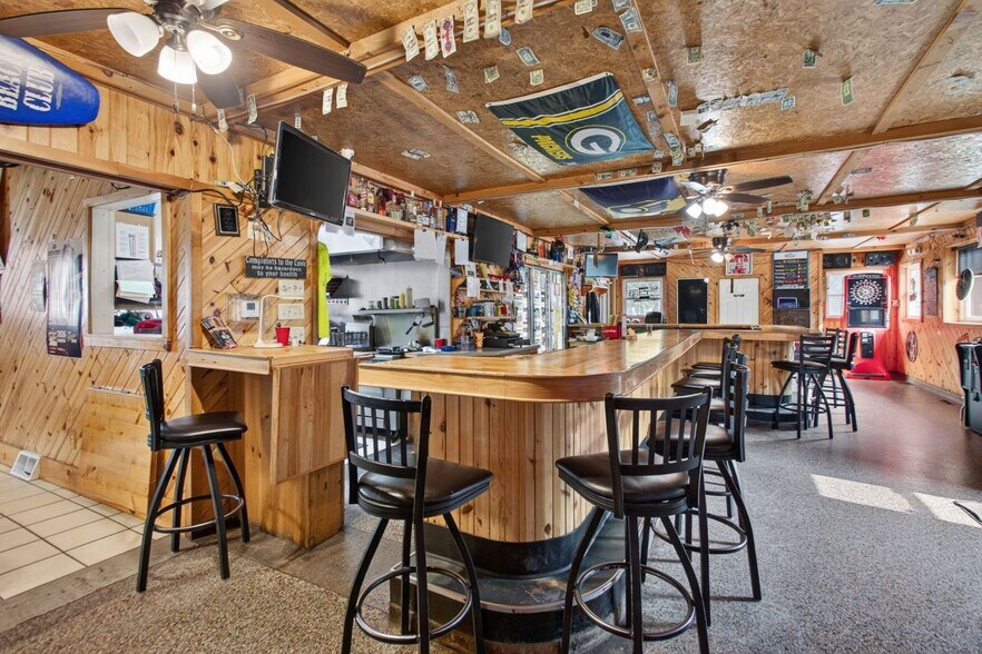 More Photos Of 133 E Main St, Embarrass Specialty For Sale