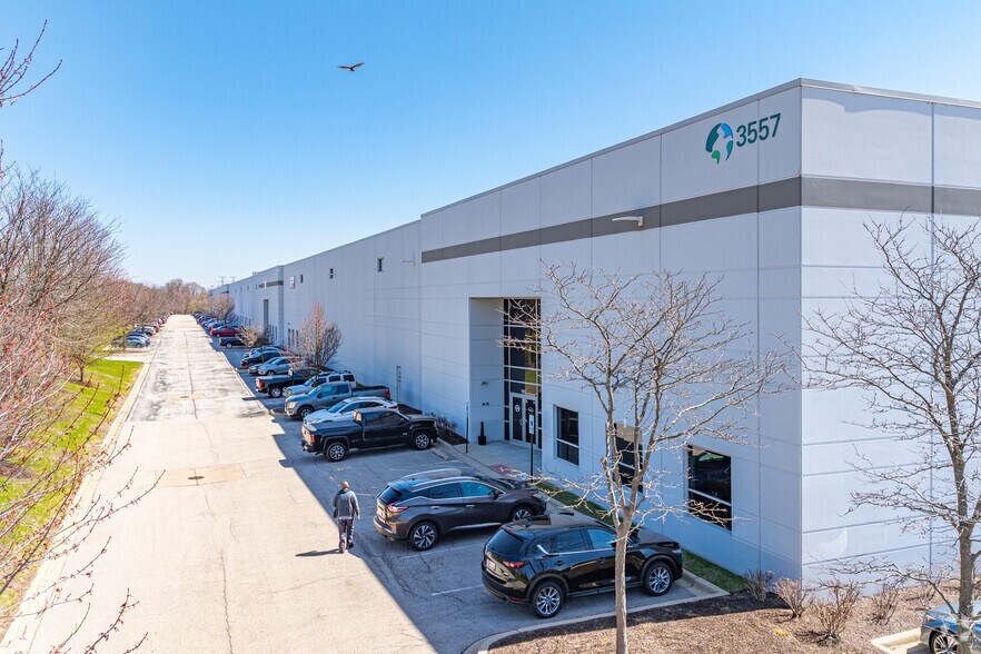 More Photos Of 3557 Butterfield Rd, Aurora Warehouse For Lease