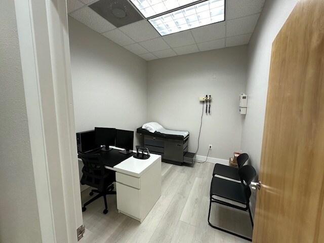 More Photos Of 6561-6567 Gunn Hwy, Tampa Unknown For Lease