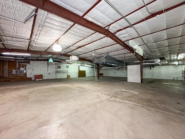 More Photos Of 100 Holiday Ln, Tonkawa Warehouse For Lease