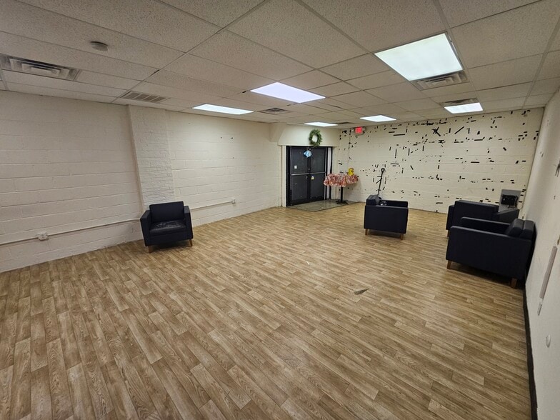 More Photos Of 117 S Warren St, Trenton Storefront Retail Residential For Sale