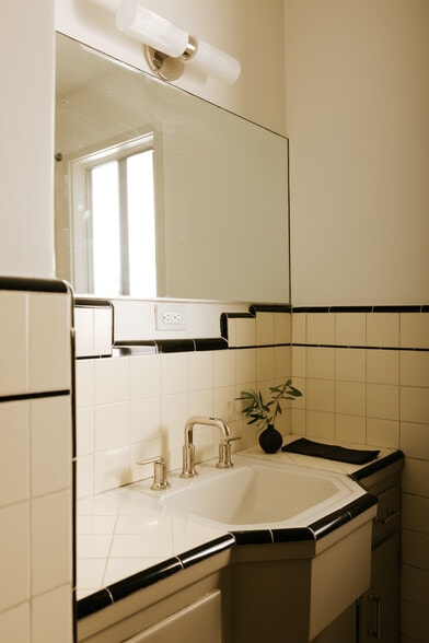 More Photos Of 2218 Pico Blvd, Santa Monica General Retail For Sale