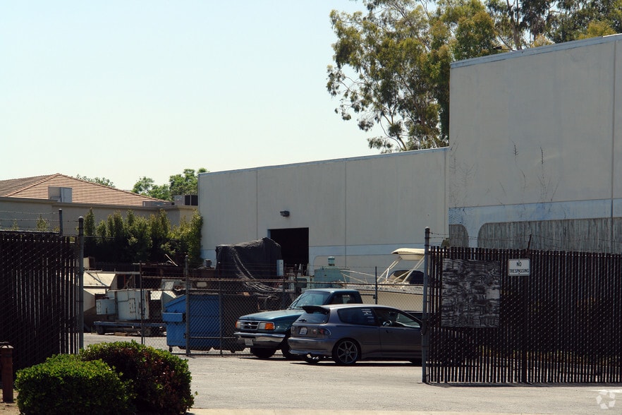 More Photos Of 11042 Forest Pl, Santa Fe Springs Warehouse For Lease