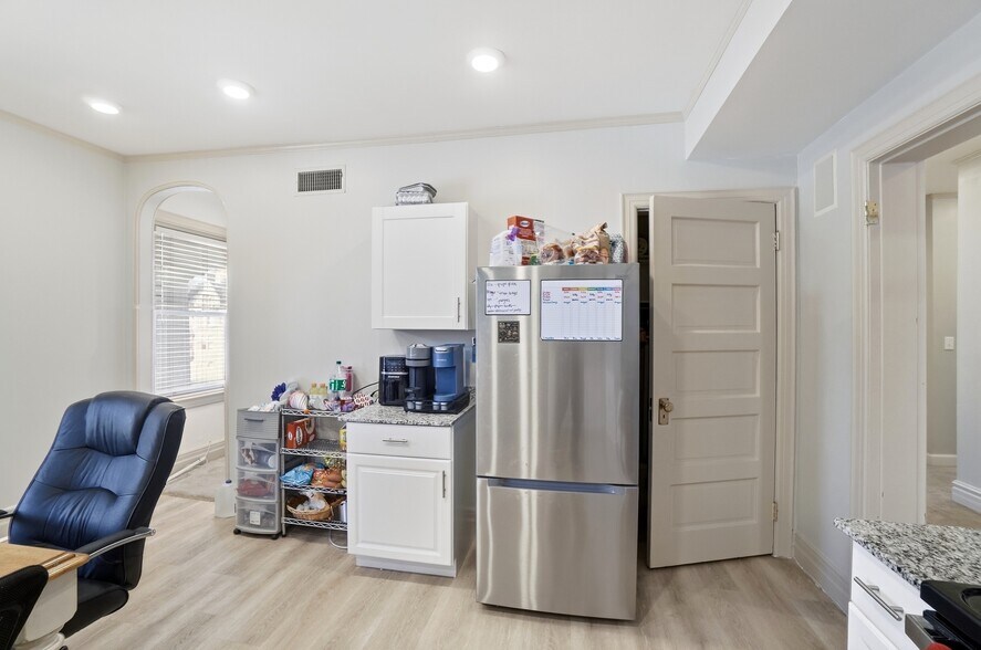 More Photos Of 2406 Auburn Ave, Cincinnati Office Residential For Sale