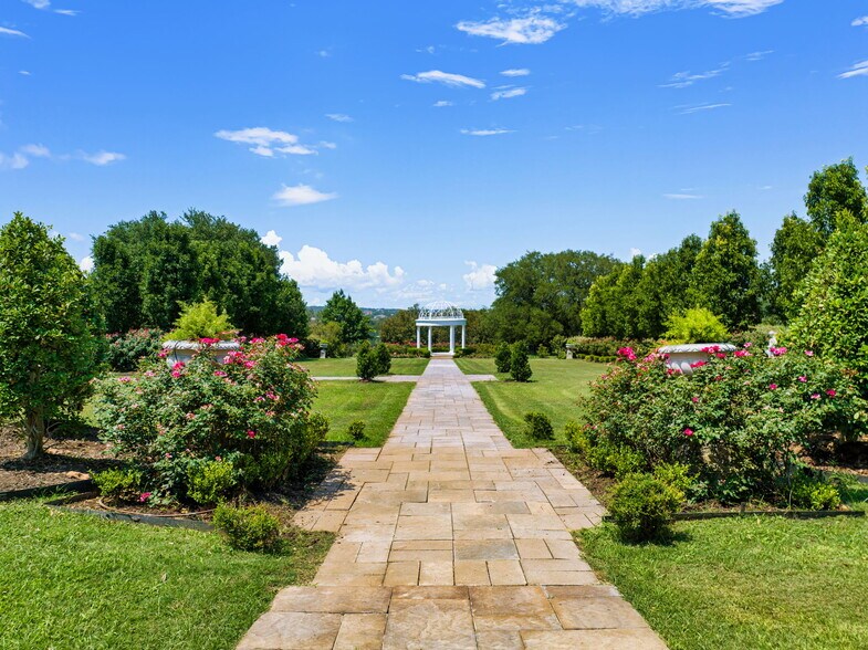 More Photos Of 1470 S Cranes Mill Rd, New Braunfels Lodge Meeting Hall For Sale