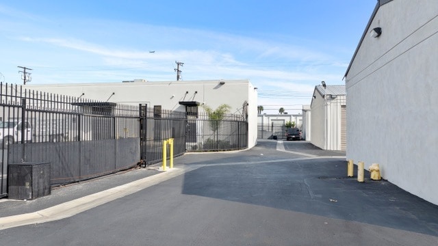 More Photos Of 1610 E Edinger Ave, Santa Ana Self Storage For Lease