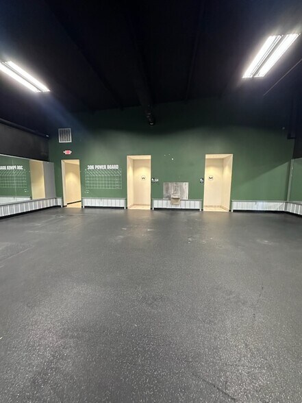More Photos Of 93 Old Dixie Hwy, Adairsville Showroom For Lease