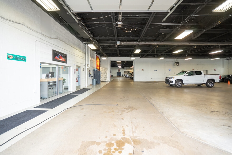 More Photos Of 21800 Gratiot Ave, Eastpointe Auto Dealership For Sale