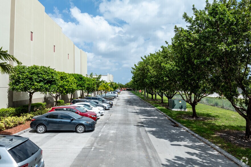 More Photos Of 11601 NW 107th St, Miami Warehouse For Lease
