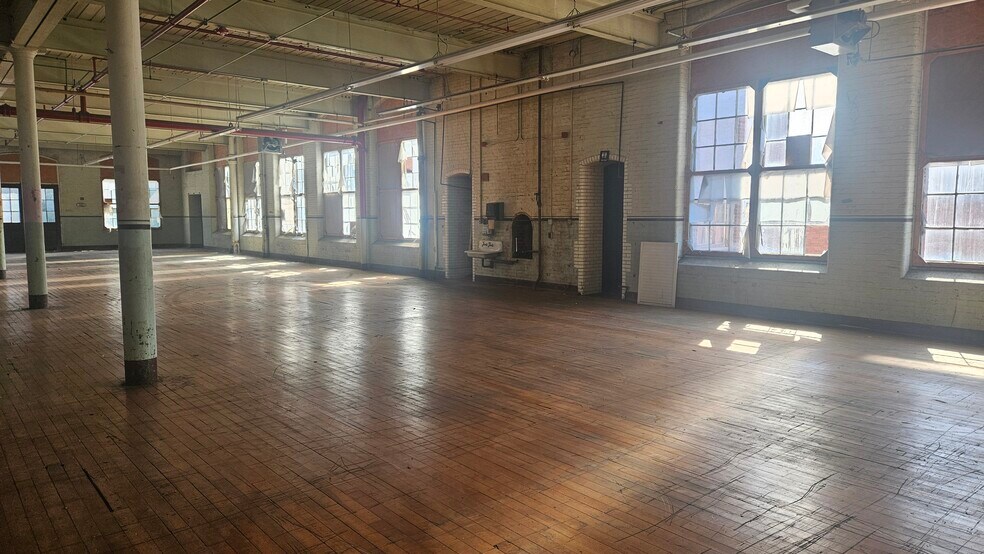 More Photos Of 159 Singleton St, Woonsocket Manufacturing For Lease