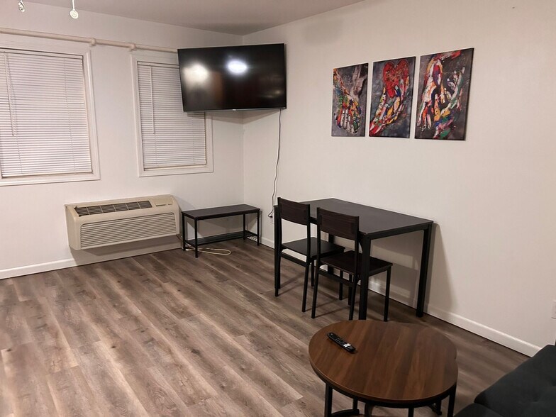 More Photos Of 314 W North St, Colchester Apartments For Sale