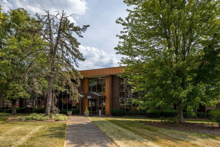 More Photos Of 304 Whittington Pky, Louisville Office For Sale
