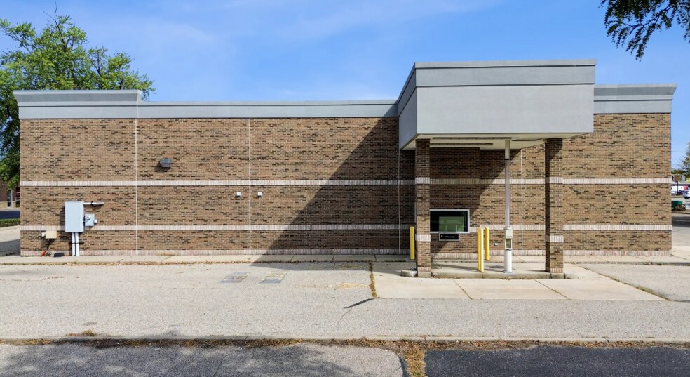 More Photos Of 51037 Van Dyke Ave, Shelby Township Drugstore For Sale