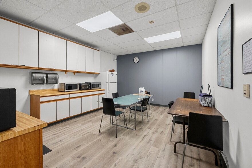 More Photos Of 1631 Gardena Ave, Glendale Industrial For Sale