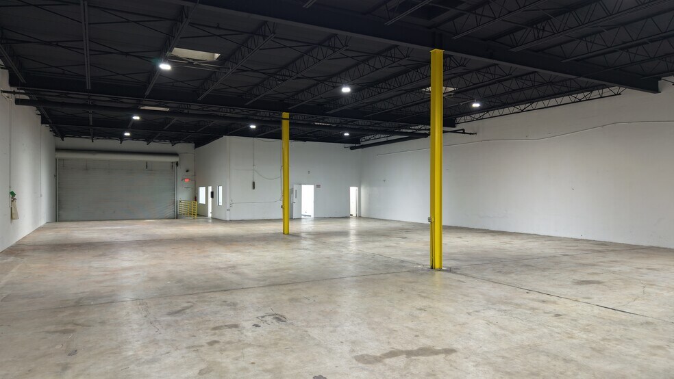 More Photos Of 16401-16413 NW 8th Ave, Miami Distribution For Lease