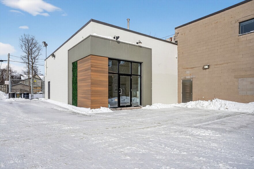 More Photos Of 812 Dundas St, London Freestanding For Sale