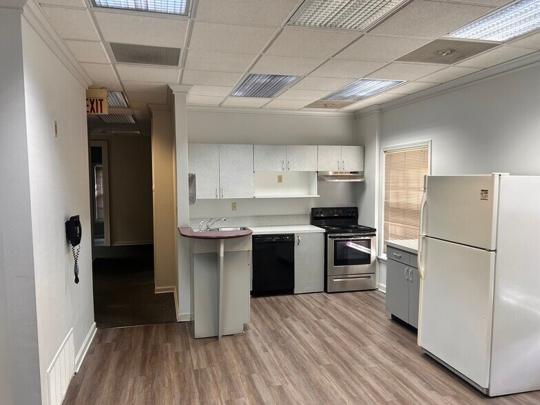 More Photos Of 710 Oakleaf Office Ln, Memphis Office Residential For Sale