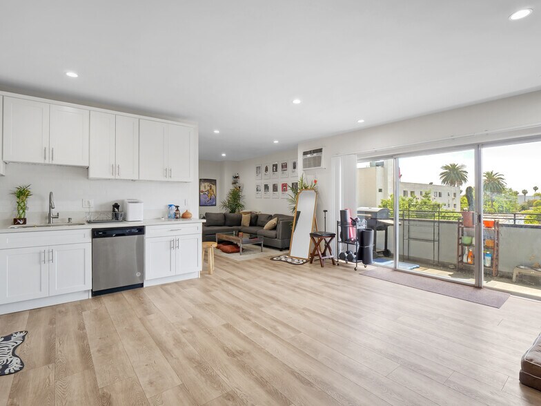 More Photos Of 5535 Carlton Way, Los Angeles Apartments For Sale