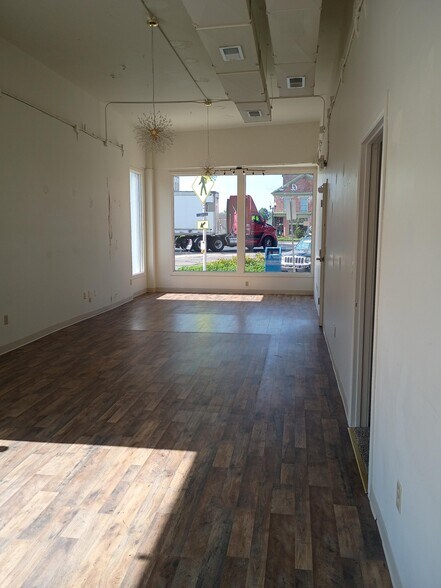 More Photos Of 40 Monument Sq, Urbana Storefront Retail Office For Lease