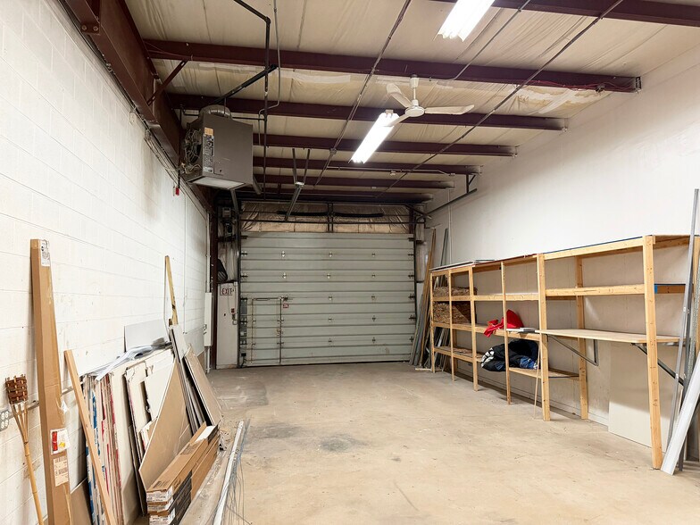 More Photos Of 600 Industrial Dr, Naperville Distribution For Lease