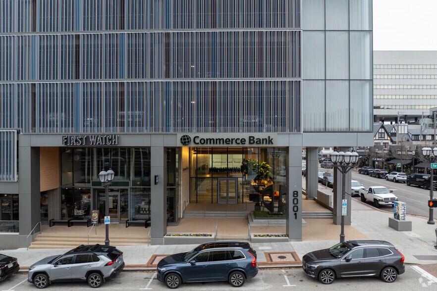 More Photos Of 8001 Forsyth Blvd, Saint Louis Office For Lease