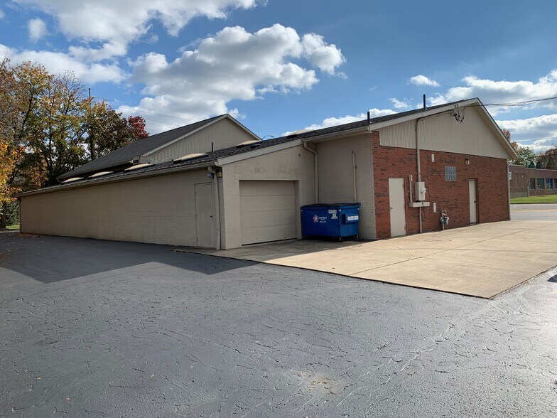 More Photos Of 1005 W Main St, Kent Auto Repair For Sale