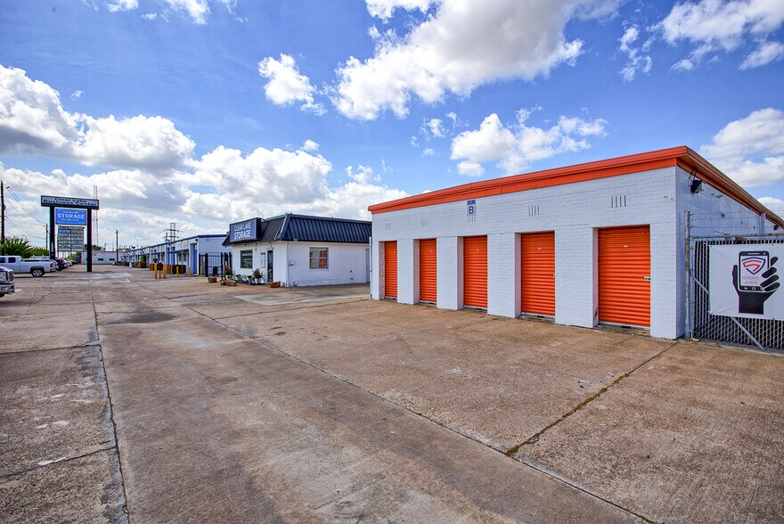 More Photos Of 15502 Old Galveston Rd, Webster Light Manufacturing For Lease
