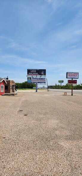 More Photos Of 701 N Martin Luther King Jr Hwy, Mexia Restaurant For Sale