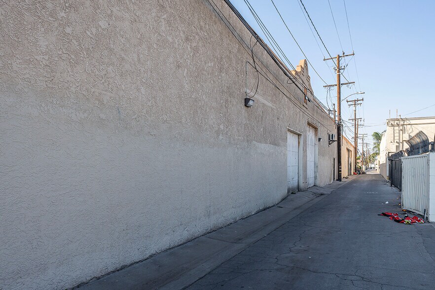 More Photos Of 925 S Vancouver Ave, East Los Angeles Industrial For Sale