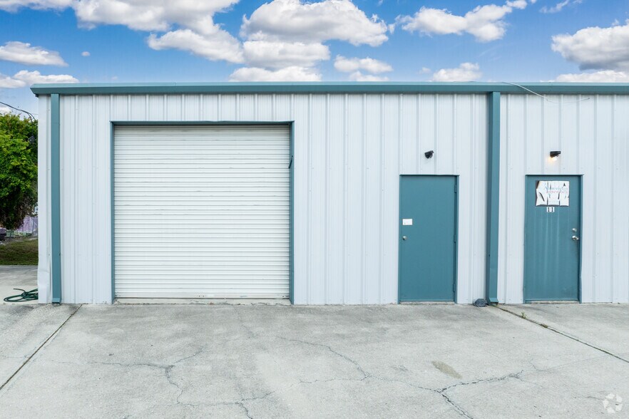 More Photos Of 12700 Metro Pky, Fort Myers Warehouse For Lease